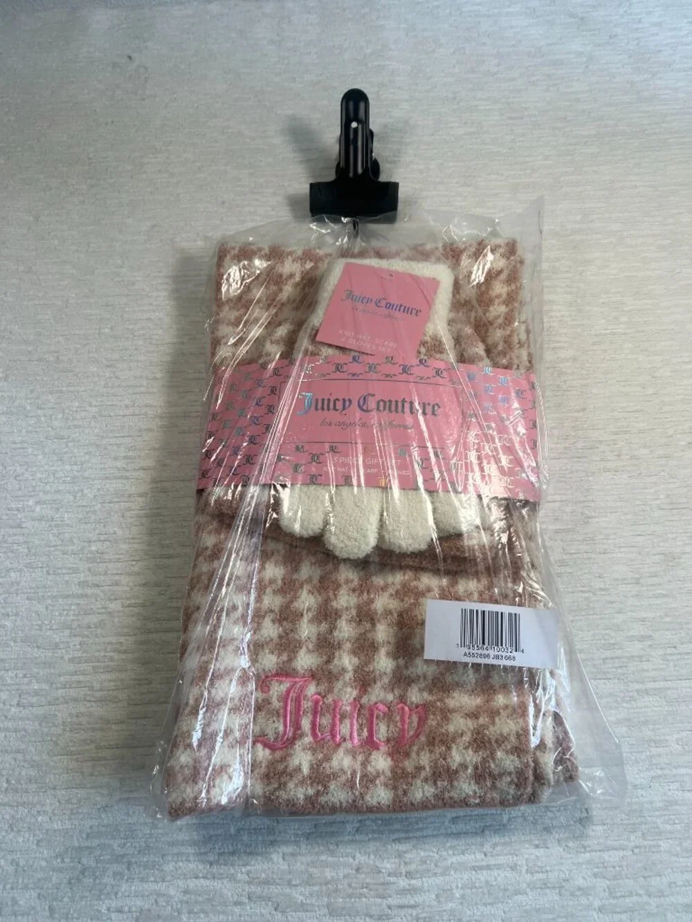 Juicy Couture Pink & White Houndstooth 3-Piece Knit Set NWT Scarf Beanie Gloves